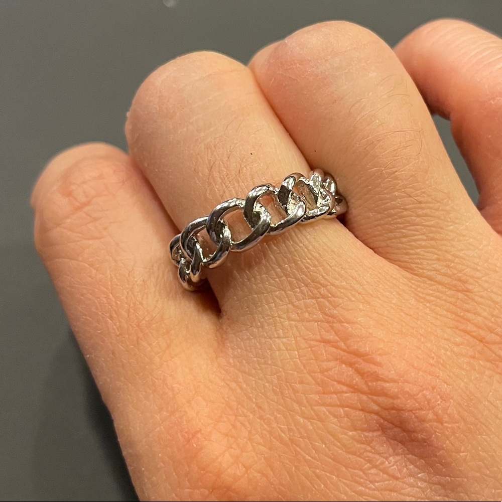 Silver Chain Ring Size 6.5-7 - Picture 2 of 2